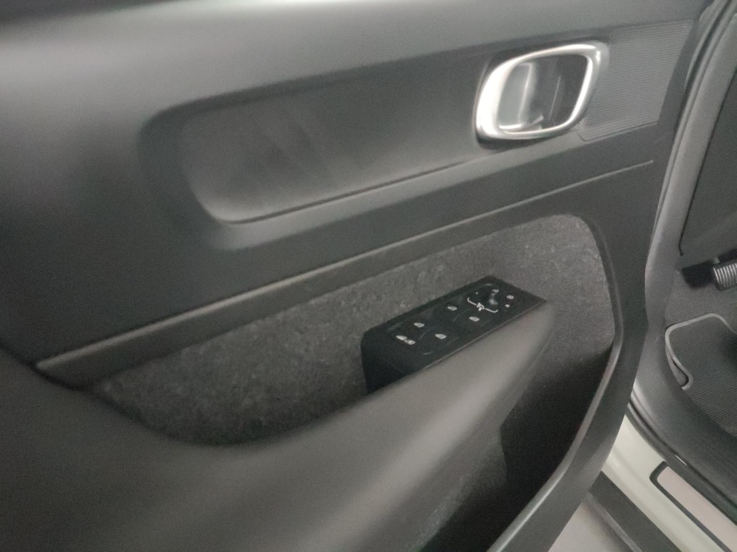 Volvo EX40