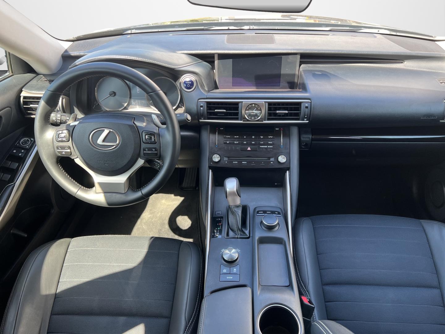 Lexus IS