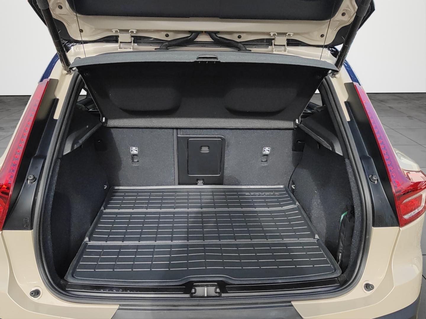 Volvo EX40